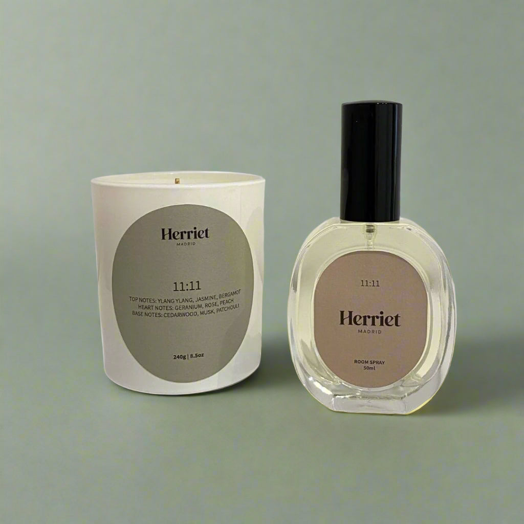 pack vela aromatica y room spray 11:11 de herriet: notas florales y amaderadas