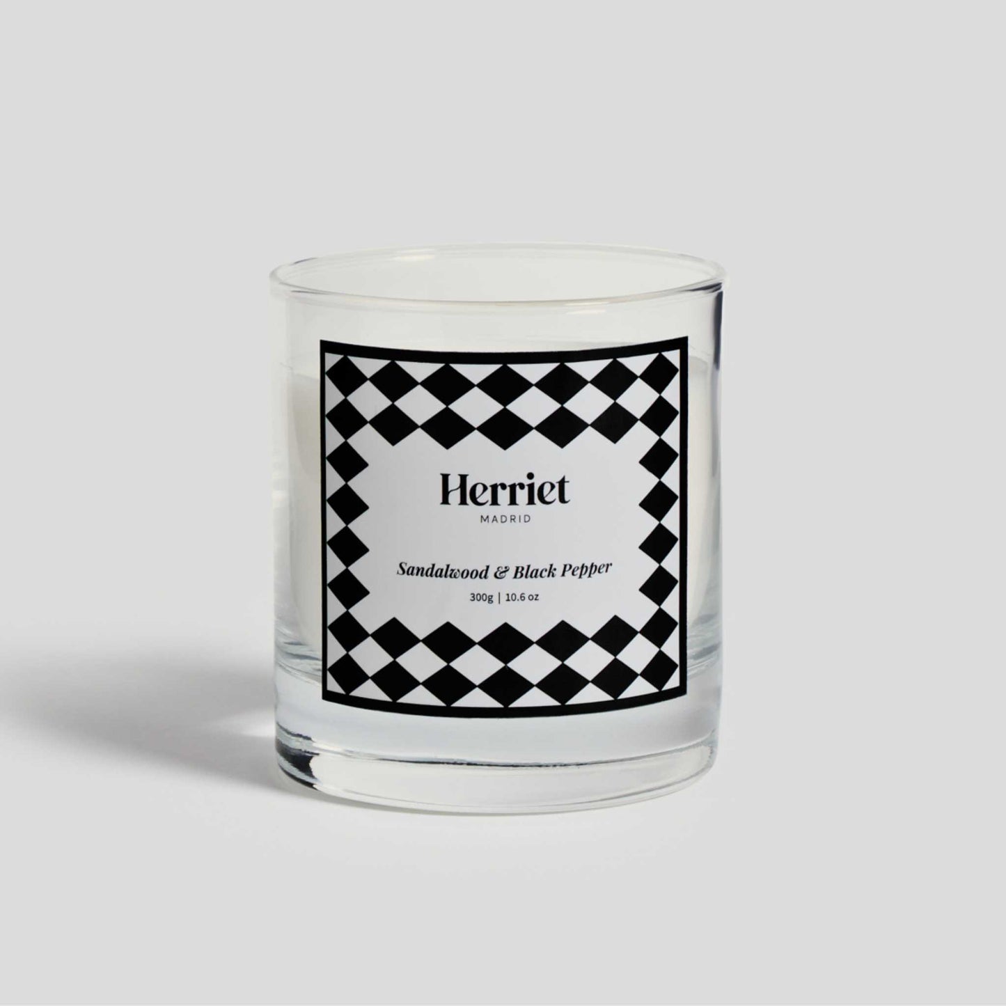 Herriet - Vela aromática premium hecha a mano con cera de soja - Sandalwood and black pepper
