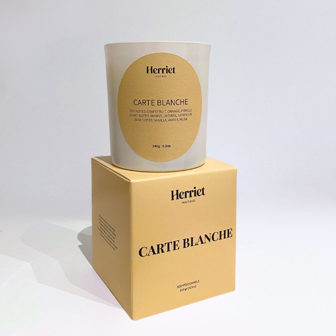 vela aromática amarilla, notas cítricas, carte blanche, herriet