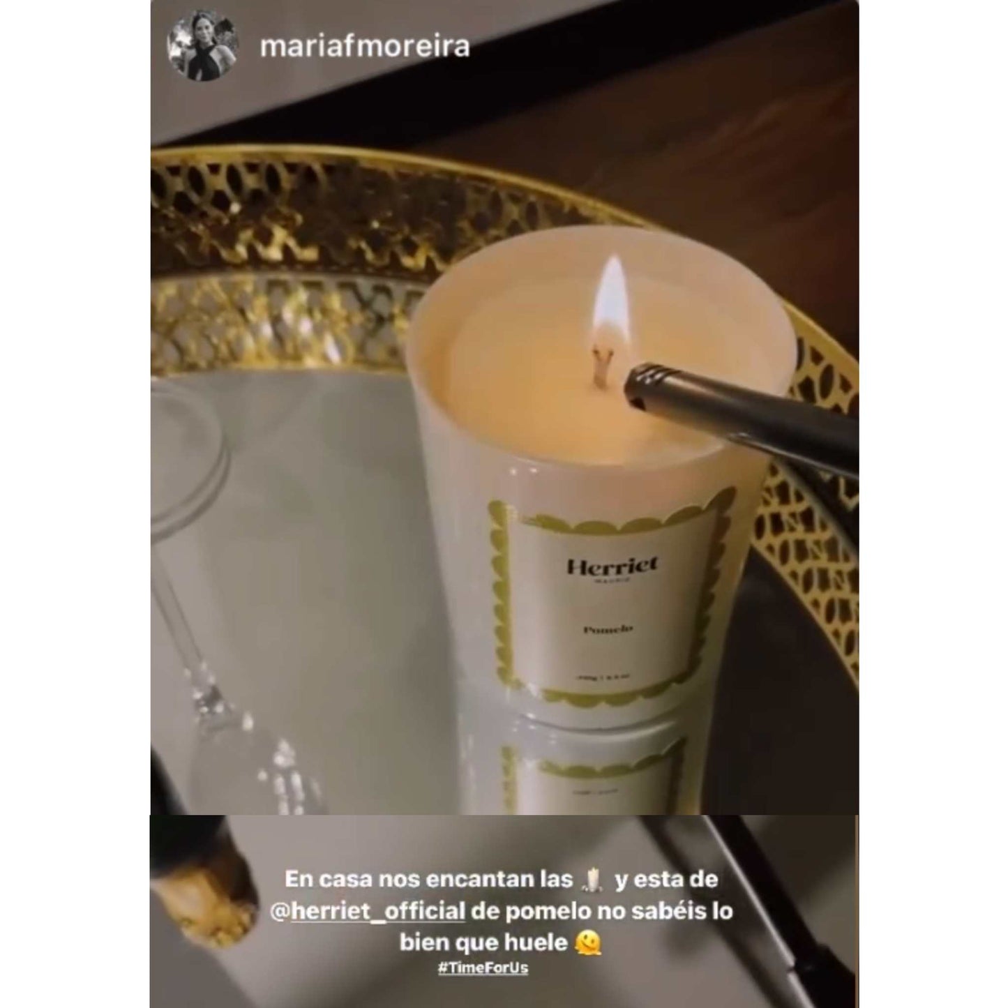 maria moreira probando la vela pomelo de herriet con testimonio