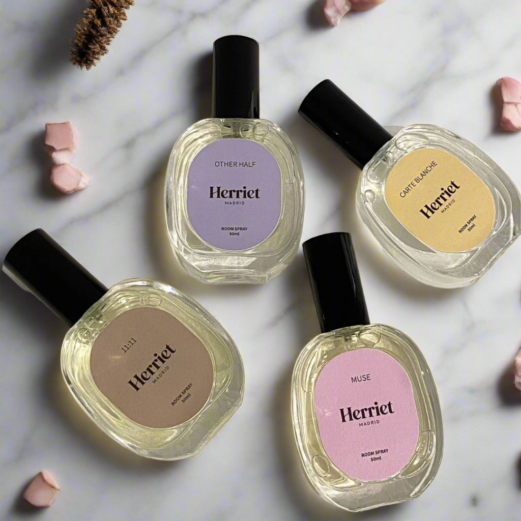 room sprays / ambientadores para el hogar de herriet en 4 aromas diferentes. compra tu pack de ambientadores aquí