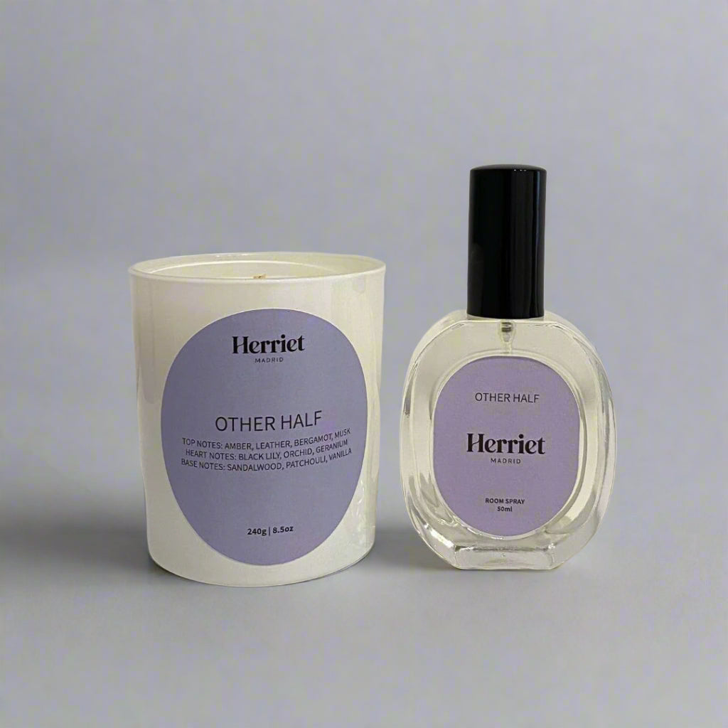 pack de vela aromatica y room spray de herriet - other half - notas amaderadas