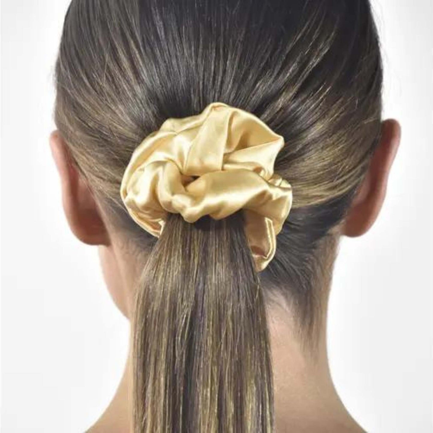 ideas de peinados con scrunchies de seda - herriet